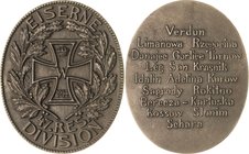 Erster Weltkrieg
 Eisengußplakette 1914. Eiserne 47. Reserve-Division. Eisenkreuz im Lorbeerkranz, umher Perlrand / 9 Zeilen Schrift. 122,7 x 99,45 m...