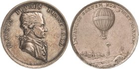 Luft- und Raumfahrt
 Silbermedaille 1788 (Loos) Blanchards Ballonfahrt über Warschau. Brustbild nach rechts / Ballon über Landschaft mit Fallschirm. ...