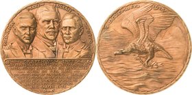 Medailleur Goetz, Karl 1875 - 1950
 Bronzegussmedaille. 1914. Auf den Tod der drei Grafen von Spee im Seegefecht bei Coronel.. Drei Brustbilder fast ...