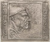 Reformation-Personen
Luther, Martin 1483-1546 Einseitige Altzinnplakette 2000 (Wolfgang Günzel) Brustbild vor Butzenscheiben-Fenster nach recht. 92,9...