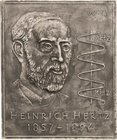 Günzel, Wolfgang Einseitige Zinngussplakette 2019. Heinrich Hertz. Brustbild halbrechts neben Frequenzkurve. 105,4 x 88,15 mm, 292,92 g Auflagenhöhe: ...