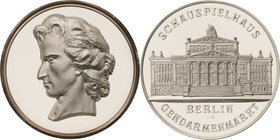König, Helmut 1934-2017 Silbermedaille 1992. Schauspielhaus am Berliner Gendarmenmarkt. Kopf von Schiller nach links / Schauspielhaus. 40 mm, 28 g Eng...