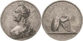 Russland
Katharina II. 1762-1796 Zinnmedaille 1772 (J. V. Morikofer) Auf den Frieden mit der Türkei. Brustbild der Kaiserin nach links / Quader mit B...