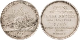 Annaberg
 Silbermedaille 1796 (C. I. Krüger) 300-Jahrfeier der Stadt. Stadtansicht vor dem Pöhlberg, im Hintergrund aufgehende Sonne / 8 Zeilen Schri...