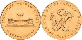 Berlin
 Goldmedaille 1967 (Münze Berlin) Pergamonaltar / Okeanos. 26,6 mm, 14,93 g. Ca. 900er Gold GOLD. Fast Stempelglanz