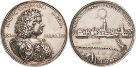 Sachsen-Kurlinie ab 1547 (Albertiner)
Johann Georg III. 1680-1691 Silbermedaille o.J. (1681) (J. Kittel) Huldigung von Dresden. Brustbild nach rechts...