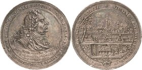 Sachsen-Kurlinie ab 1547 (Albertiner)
Friedrich August II. 1733-1763 Silbermedaille 1733 (J.W. Höckner) Huldigung der Stadt Freiberg zu seinem Regier...