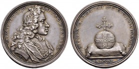 KAISER KARL VI. 1711-1740 
 Medaillen Kaiser Karls VI. 
 Silbermedaille 1711. Auf die Krönung Karls VI. zum Deutschen Kaiser. Stempel von G. W. Vest...