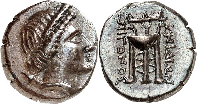 GRÈCE ANTIQUE
Carie, Cnide (ca 250-210 av. J.C.). Tétrobole d’argent.
Av. Tête...