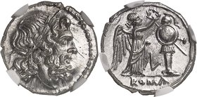 RÉPUBLIQUE ROMAINE
Anonyme (211-208 av. J.C.). Victoriatus.
Av. Tête laurée de Jupiter à droite. Rv. Victoire debout à droite tenant une couronne.
...