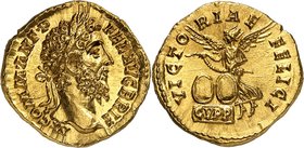 EMPIRE ROMAIN
Commode (177-192). Aureus 186-189, Rome.
Av. Buste lauré à droite. Rv. Victoire ailée volant, tenant un diadème au-dessus de deux bouc...