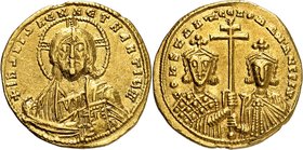 EMPIRE BYZANTIN
Constantin VII et Romain II (945-959). Solidus, Constantinople.
Av. Christ de face. Rv. Bustes accolés de face tenant une croix.
S....
