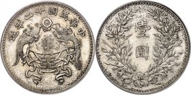 CHINE
République. Dollar (1923)
Av. Paon et dragon. Rv. Caractères dans une couronne.
KM. Y336, L&M 81.
Provenance : Collection Sax.
PCGS MS 63. ...