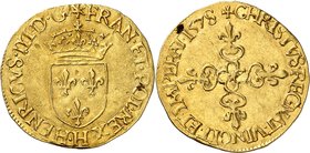 FRANCE
Henri III (1574-1589). Ecu d’or 1578 H, La Rochelle.
Av. Écu de France couronné. Rv. Croix fleurdelisée.
TTB