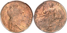 FRANCE
IIIème République (1870-1940). 5 centimes 1921.
Av. Buste de la République à droite. Rv. La République assise à gauche tenant un rameau d’oli...