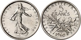 FRANCE
V° République (1958 à nos jours). 5 francs 1960, présérie en nickel, tranche cannelée.
Av. La semeuse à gauche. Rv. Branche d’olivier, au-des...