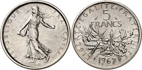 FRANCE
V° République (1958 à nos jours). 5 francs 1967, présérie en nickel, tranche striée
Av. La semeuse à gauche. Rv. Branche d’olivier, au-dessus...