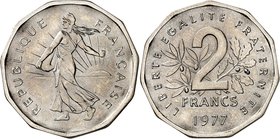 FRANCE
V° République (1958 à nos jours). 2 francs 1977, présérie tranche lisse, listel rond.
Av. La semeuse à gauche. Rv. Branche d’olivier, au-dess...