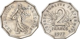 FRANCE
V° République (1958 à nos jours). 2 francs 1977, présérie tranche lisse, listel fin.
Av. La semeuse à gauche. Rv. Branche d’olivier, au-dessu...