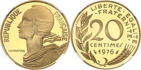FRANCE
V° République (1958 à nos jours). 20 centimes 1976, piéfort en or.
Av. Buste de la République à gauche. Rv. Valeur.
GEM.56.P3.
NGC PF 66 UL...