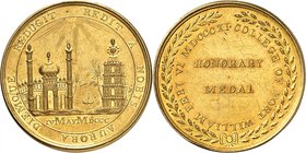 INDES
Bengale. Médaille en or de récompense de l’Académie du Fort William 1811.
Av. Palais. Rv. Inscriptions dans une couronne.
45 mm. 54,34 g.
Ce...