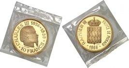 MONACO
Rainier III (1949-2005). 10 francs 1966, essai en or à l’éffigie de Charles III.
Av. Tête à droite. Rv. Écu couronné aux armes des Grimaldi....