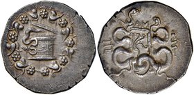 GRECHE - MYSIA - Pergamo - Cistoforo - Cista mistica entro corona d'edera /R Due serpenti eretti e monogrammi; a d. un serpente avvolto attorno ad un ...