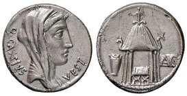 ROMANE REPUBBLICANE - CASSIA - Q. Cassisus Longinus (55 a.C.) - Denario - Testa di Vesta a d. /R Tempio di Vesta; all'interno, una sedia e ai lati un'...