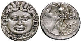 ROMANE REPUBBLICANE - PLAUTIA - L. Plautius Plancus (47 a.C.) - Denario - La Medusa di fronte con testa grande /R L'Aurora conduce i cavalli del Sole ...