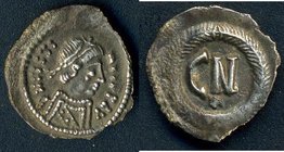 BIZANTINE - Giustiniano I (527-565) - Mezza siliqua (Ravenna) - Busto diademato a d. /R Lettere CN entro corona Ratto 479; Sear 314 AG
SPL