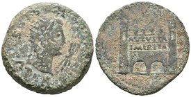 EMERITA AUGUSTA. Dupondio. Epoca de Tiberio 14-36 d.C. Mérida (Badajoz). A/ Cabeza radiada de Augusto a derecha, delante fulmen, leyenda externa DIVVS...