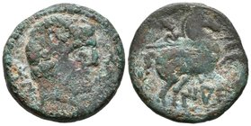 IACA. As. 120-20 a.C. Jaca (Huesca). A/ Cabeza masculina barbada a derecha, delante delfín, detrás letras ibéricas BoN. R/ Jinete con lanza a derecha,...