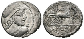 CN. LENTULUS CLODIANUS. Denario. 88 a.C. Roma. A/ Busto de Marte con casco a derecha, visto desde atrás. R/ Victoria sobre biga a derecha, sujetando r...