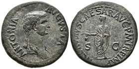 ANTONIA. Dupondio. 66 d.C. Roma. A/ Busto drapeado a derecha. ANTONIA AVGVSTA. R/ Claudio velado estante a izquierda portando símpulo. TI CLAVDIVS CAE...