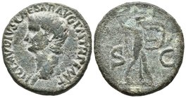 CLAUDIO. As. 41-50 d.C. Roma. A/ Cabeza a izquierda. TI CLAUDIVS CAESAR AVG P M TR P IMP. R/ Minerva avanzando a derecha, sosteniendo gran escudo redo...