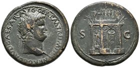 NERON. Sestercio. 65 d.C. Lugdunum. A/ Busto laureado a derecha. NERO CLAVD CAESAR AVG GER P M TR P IMP P P. R/ Arco triunfal, parte interior decorado...