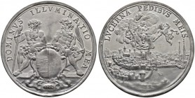 LUZERN 
 Zinnmedaille o. J. (um 1750). Verdienstmedaille. Stempel von J. C. Hedlinger. Luzerner Wappen zwischen zwei wilden Männern. Rv. Madonna mit ...