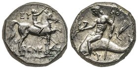 Didrachme ou Nomos, 272-240 avant J.C., AG 6.44 g.
Avers : Jeune à cheval couronnant le cheval; derrière EY, ΦI devant, ΞENE-AΣ au-dessous 
Revers : P...