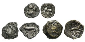Séquanes et Suessions
Lot de trois monnaies, Ier siècle avant J.-C. 
Denier SEQUAOIOTOS au sanglier, AG 1.92 g., Ref : LT 5351
Bronze DEIVICIAC, class...
