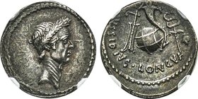 Divus Julius Caesar Denarius, 42 avant J. C., AG 3.64 g. Avers : Tête laurée à droite Revers : L MVSSIDIVS LONGVS Gouvernail, corne d’abondance sur le...