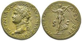 Nero 54-68
Dupondius, Lugdunum, 66, AE 13.01 g. Avers : IMP NERO CAESAR AVG P MAX TR P P P Buste lauré à gauche Revers : VICTORIA AVGVSTI SC La Victoi...