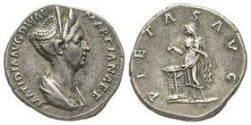 Traianus pour Matidia (fille de Marciana) Denarius, Rome, 112, AG 3.18 g. Avers : MATIDIA AVG DIVAE MARCIANAE F Buste drapé à droite cheveux disposés ...