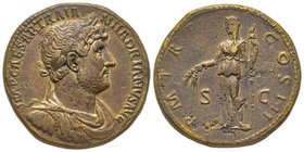 Hadrianus 117-138
Sestertius, Rome, 121, AE 25.07 g. Avers : IMP CAESAR TRAIAN HADRIANVS AVG Buste lauré, drapé et cuirassé à droite Revers : P M TR P...