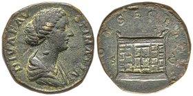 Antoninus Pius pour Faustina II (femme de Marcus Aurelius)
Sestertius, Rome, 176, AE 27.16 g. Avers : DIVA FAVSTINA PIA Buste drapé à droite Revers : ...
