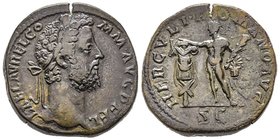 Commodus 180-192
Sestertius, Rome, 192, AE 25.95 g. Avers : L AEL AVREL COMM AVG P FEL Tête laurée à droite Revers : HERCVLI ROMANO AVG Commodus, comm...