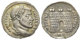 Constantinus I 306-337
Argenteus, Rome, 3ème officine, 306-307, AG 2,35 g. Avers : CONSTANTINVS NOB C Tête laurée à droite Revers : VIRTVS MILITVM Por...
