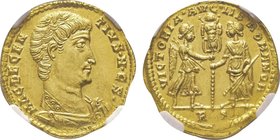 Decentius 350-353 (Usurpateur)
Solidus 351-352, Rome, AU 4.42 g.
Avers : MAG . DECENTIVS . N . CS Buste drapé et cuirassé à droite 
Revers : VICTORIA ...