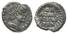 Athalaric 526-534 au nom et au type de Justinien 1er
20 Nummi ou quarter silliqua, AG 0.71 g.
Avers : D N IVSTI [NIAN AVG] Buste diademé à droite
Reve...