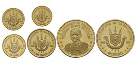 Burundi
Coffret contenant cinq monnaies en or de 100, 50, 25, 20 et 10 Francs, 1966, AU 65.6 g. 900 ‰ 
Ref : Fr-1-4, KM#2-5
Conservation : PROOF. Livr...
