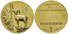Corsica
Médaille en or, de l'association de la Libération des Corses de Madagascar, 1943, AU 32.68 g. 32.75 mm par Diego.
Avers : Un mouflon sur un ro...